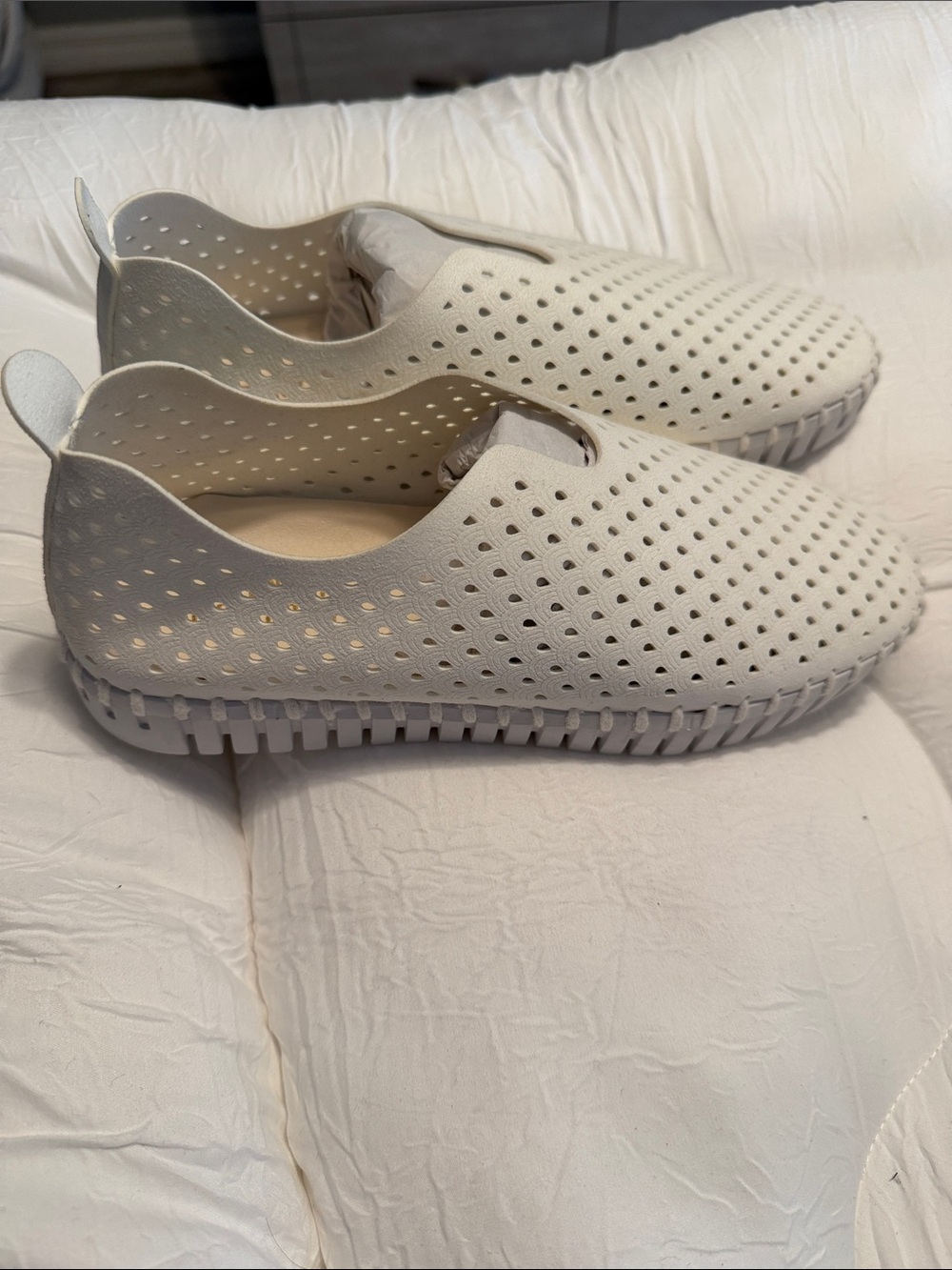 French comfort white boynton slip on shoes size 39 9